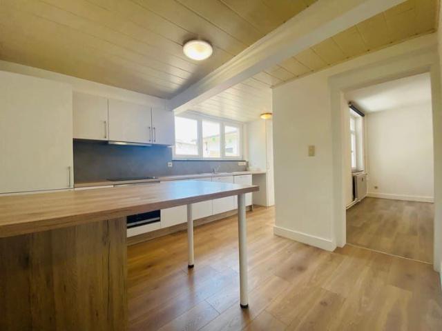 Appartement au rez entièrement rénové au centre de Rochefort