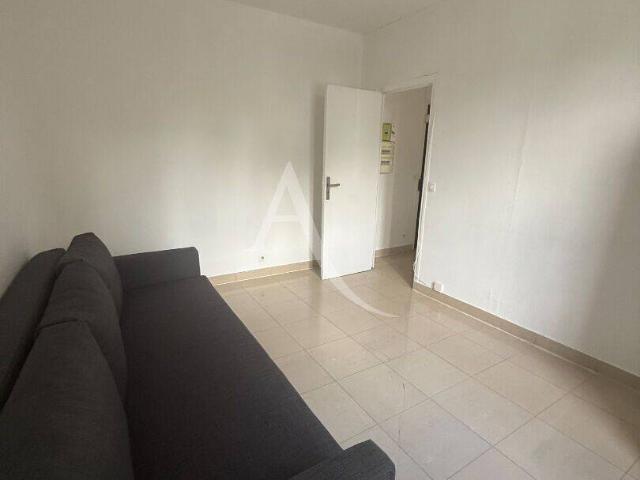 Appartement Aubervilliers 1 pièce s 21.89 m2