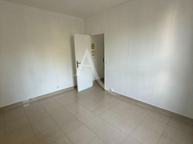 Appartement Aubervilliers 1 pièce s 21.89 m2