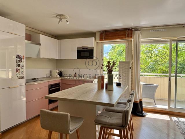 Appartement avec ascenseur, terrasse et parking SAINT SEURIN