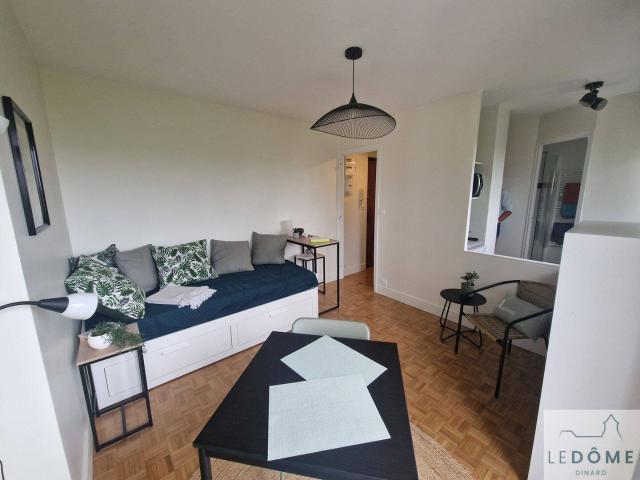 appartement avec balcon à louer à l'année Dinard hyper centre vi