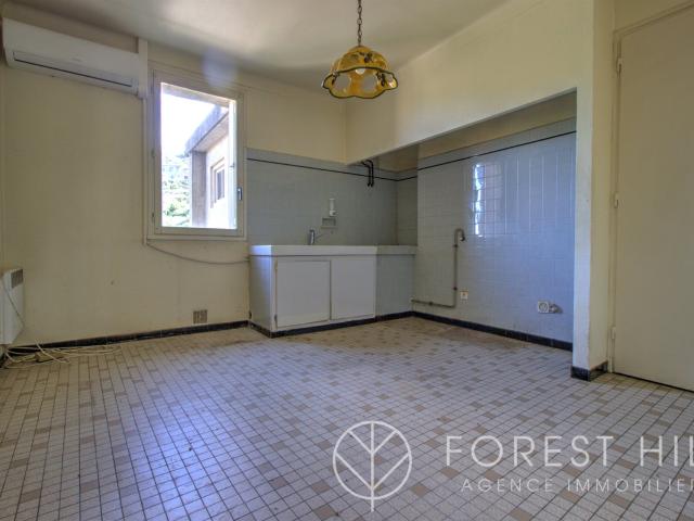 Appartement Avec Balcon — Centre Ville 74m² Céret