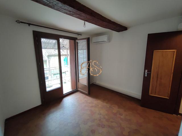 Appartement avec balcon en centre ville de St Gilles