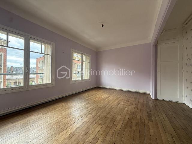 Appartement avec beau potentiel Rue VICTOR HUGO