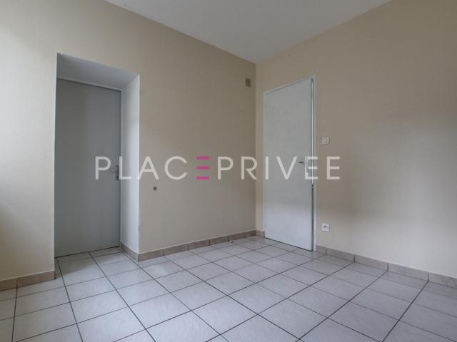 Appartement avec cour privative et parking