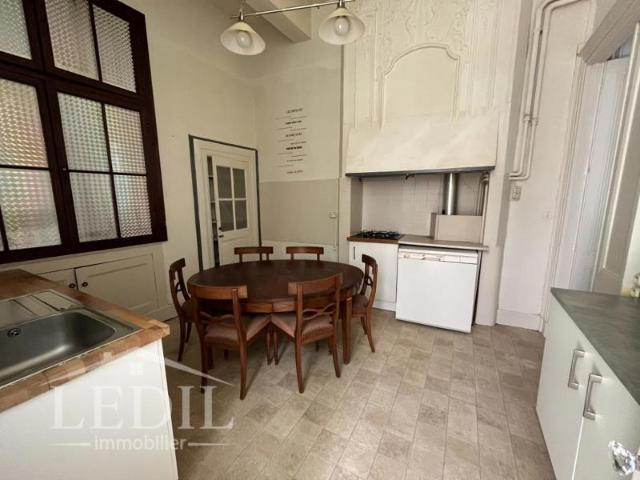 Appartement avec courette en hyper centre ville