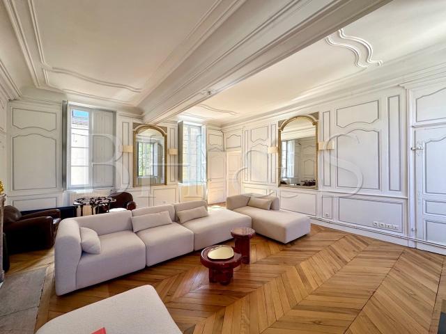 Appartement avec du cachet, 3 chambres, cave et parking, cen. 148m² Beaune