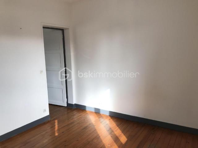 Appartement avec fort potentiel, garage, parking – Lisieux