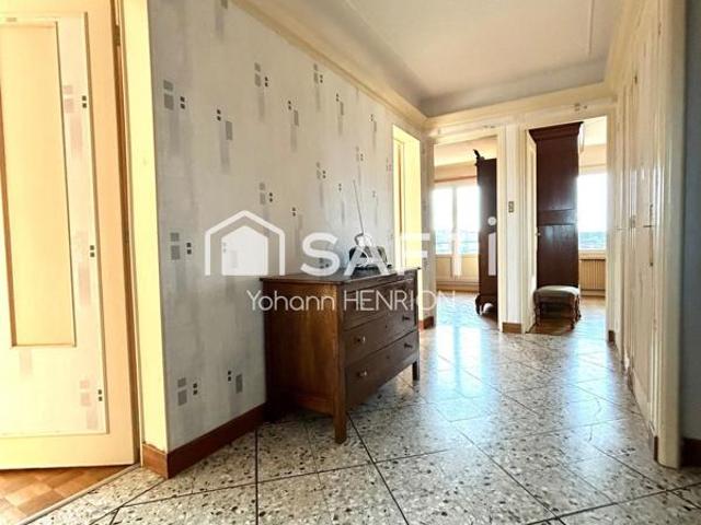 Appartement avec garage, balcon, cave, grenier