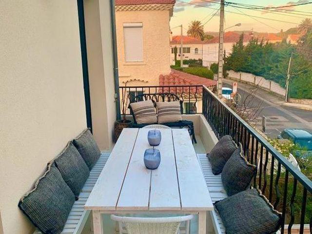 Appartement avec grand balcon, à 100 m des plages
