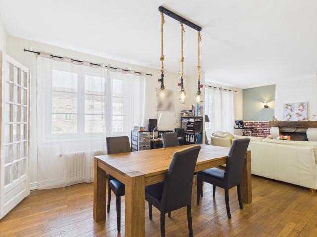 Appartement avec jardin et garages Delme Centre