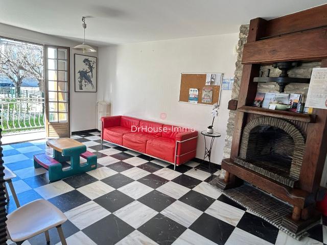 Appartement avec jardin et sous sol, situé en plein cœur du centre ville