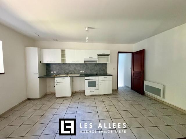 APPARTEMENT AVEC JARDIN Location ROCHEMAURE 07400
