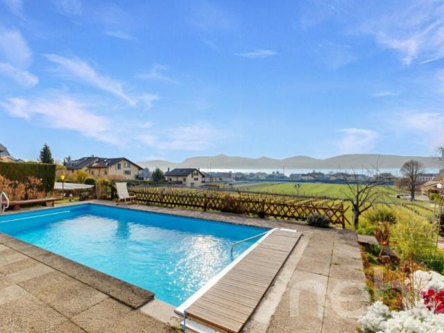 Appartement avec jardin privatif et piscine en copropriété
