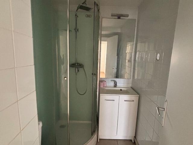 Appartement avec petite cour privative et garage