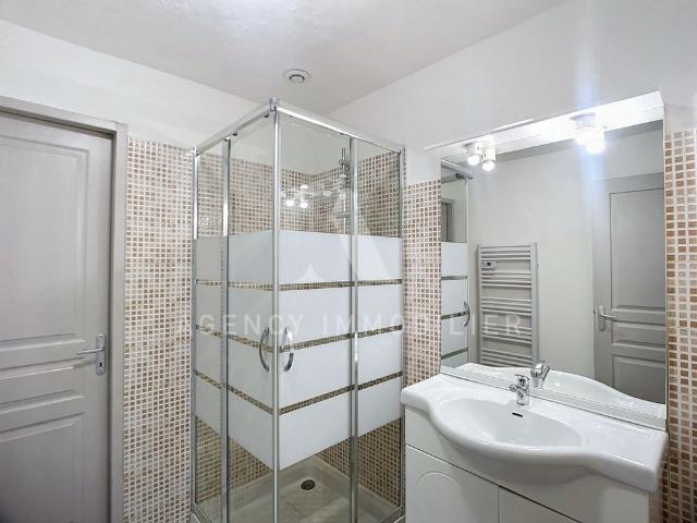 APPARTEMENT AVEC TERRASSE à CHATEAURENARD