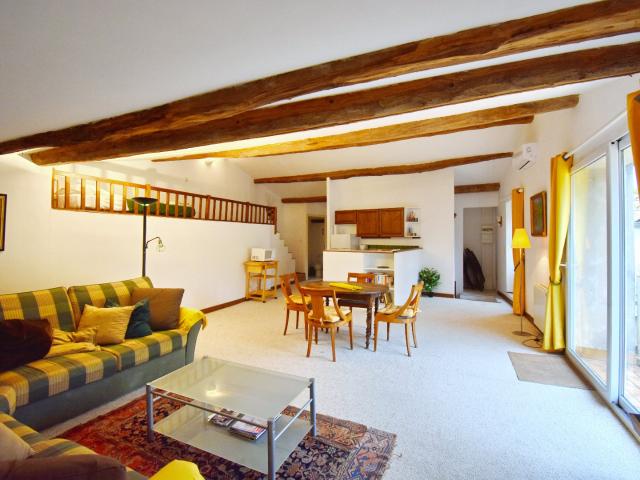 Appartement avec terrasse dans résidence à la campagne avec piscines
