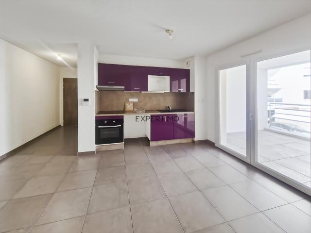 APPARTEMENT AVEC TERRASSE ET PARKING PRIVE