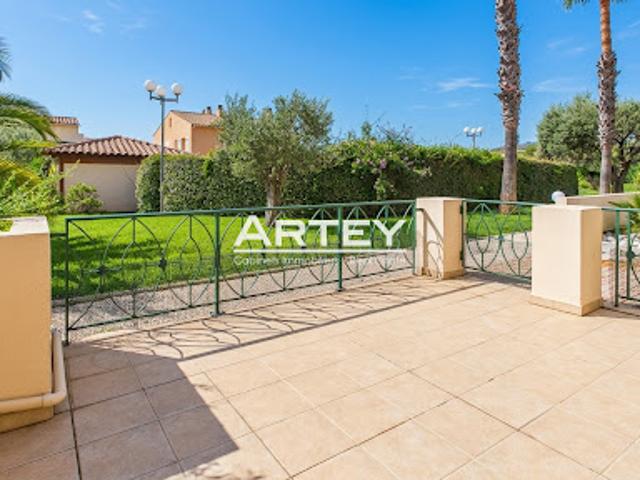 Appartement avec terrasse et piscine