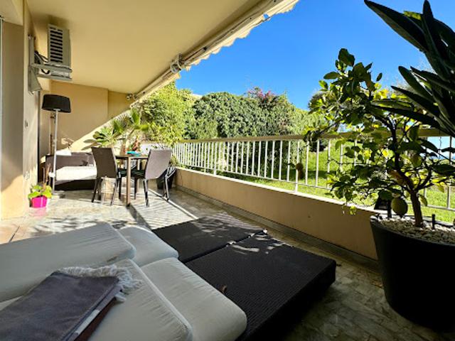 Appartement avec terrasse et piscine