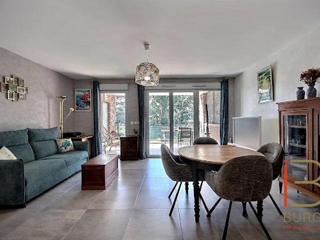 Appartement avec terrasse et piscine