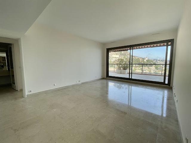 Appartement avec terrasse en bord de mer