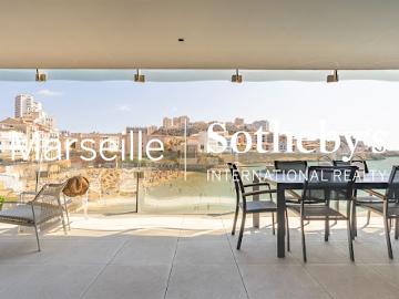 Appartement avec terrasse en bord de mer