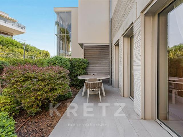 Appartement avec terrasse en bord de mer