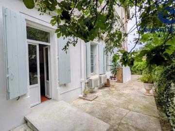 Appartement avec terrasse, loggias et garages