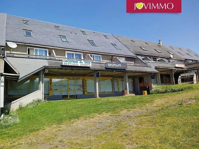 APPARTEMENT AVEC TERRASSE VUE DIRECTE SUR LES PISTES DE.