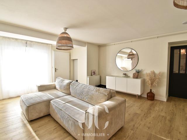 Appartement avec terrasses et garage vue sur le Pilat