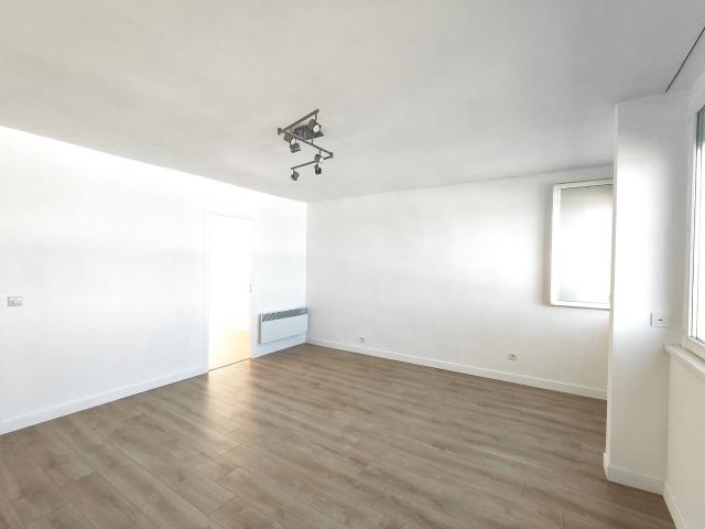 APPARTEMENT AVEC VUE SUR LE PORT