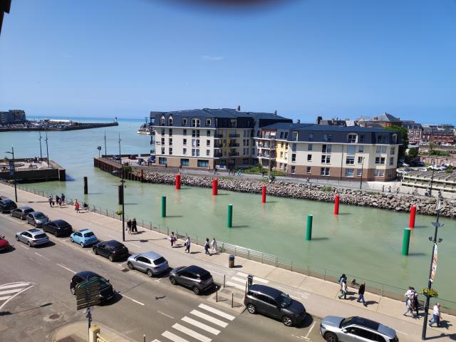 APPARTEMENT AVEC VUE SUR LE PORT