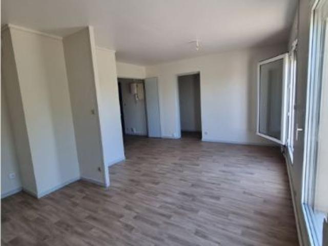 APPARTEMENT AVEC 1 CHAMBRE ET BALCON PROCHE CENTRE VILLE ET GARE !