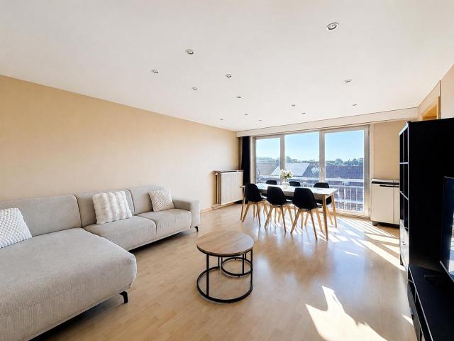 Appartement avec 2 chambres et garage. Libre le 1er novembre