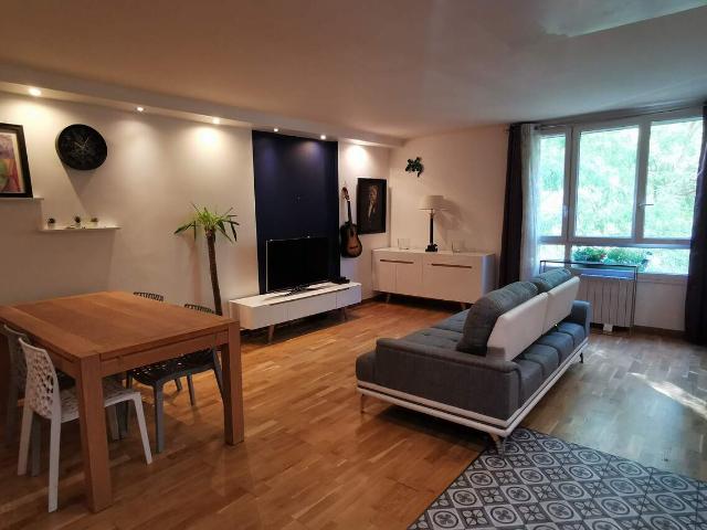 Appartement avec 3 chambres dans en banlieue de Paris, 92310: 84 m² — #4412