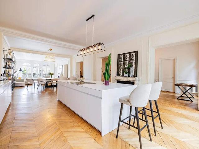 Appartement avec 3 chambres dans le 16ème arrondissement de Paris, undefined: 240 m² — #5231