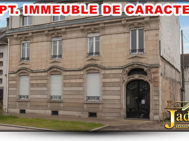 APPARTEMENT + BALCON / IMMEUBLE DE CARACTERE