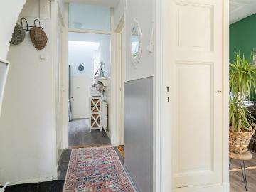Appartement begane grond met voor en achtertuin
