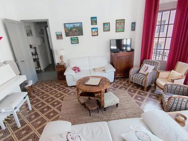 Appartement bourgeois 108m² habitable Deuxième étage Parfait état Centre ville de Perpignan