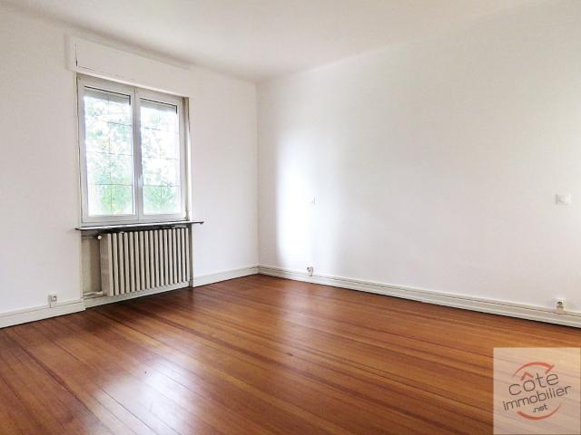 APPARTEMENT BOURGEOIS 1ER ETAGE BEAUX VOLUMES