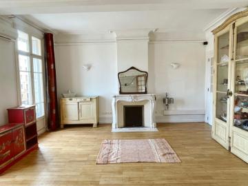 Appartement bourgeois de 160 m2 au coeur de la Place de la Ré