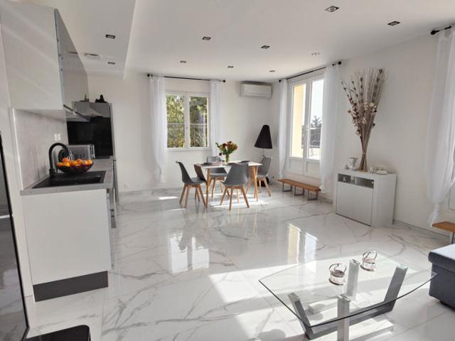 Appartement Cannes la bocca 2 pièces de 47 m2 avec une terrasse de 75m² haut de villa