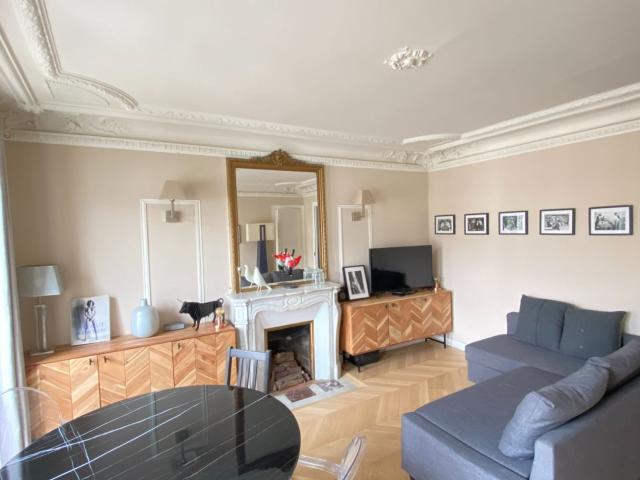 Appartement calme avec ascenseur – 1 chambre séparée – Quartier prisé Champs‑Élysées