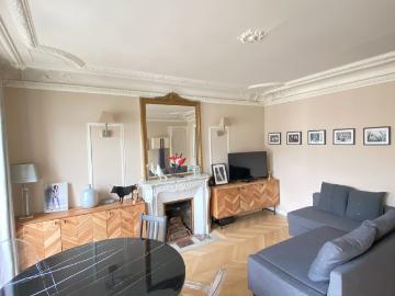 Appartement calme avec ascenseur – 1 chambre séparée – Quartier prisé Champs‑Élysées, Paris Amsterdam Apartments for Rent