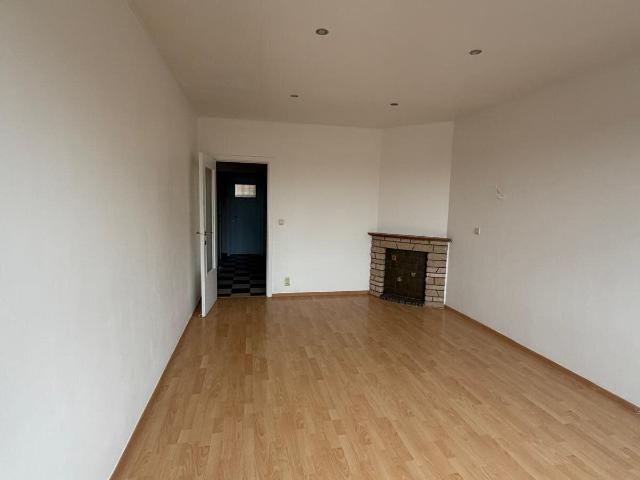 appartement calme de 2 chambres dans petit immeuble