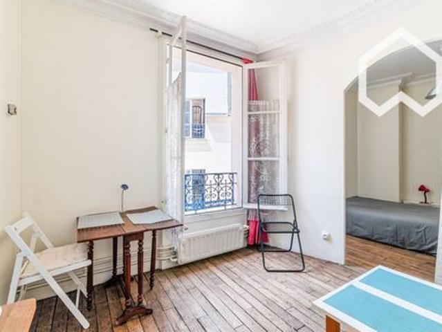 Appartement calme, sécurisé et aéré Donnant sur cour Immeuble haussmannien typique de Paris