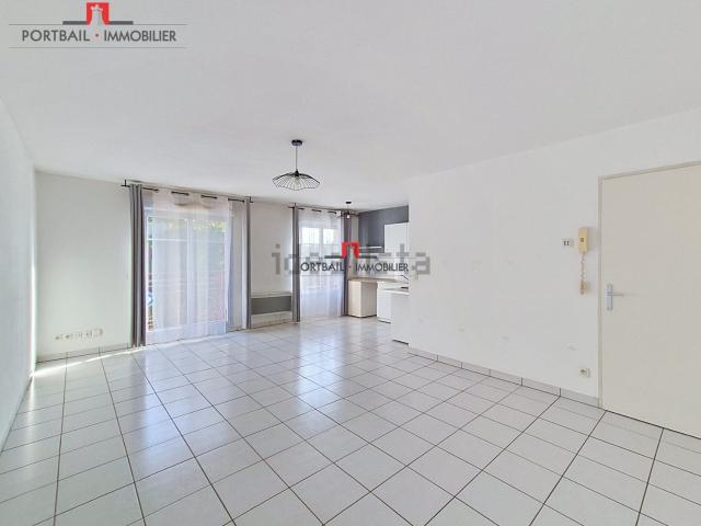 Appartement, Carbon Blanc