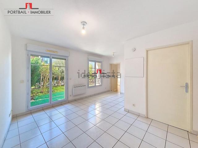 Appartement, Carbon Blanc