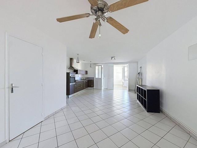 Appartement centre de Meximieux, 2 chambres, 1 bureau, 82 m2